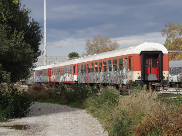 gr-ose-vandalised_wagons-thessaloniki-291115-full.jpg