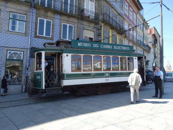 pt-museudocarroelectrico-191-porto-260418-full.jpg