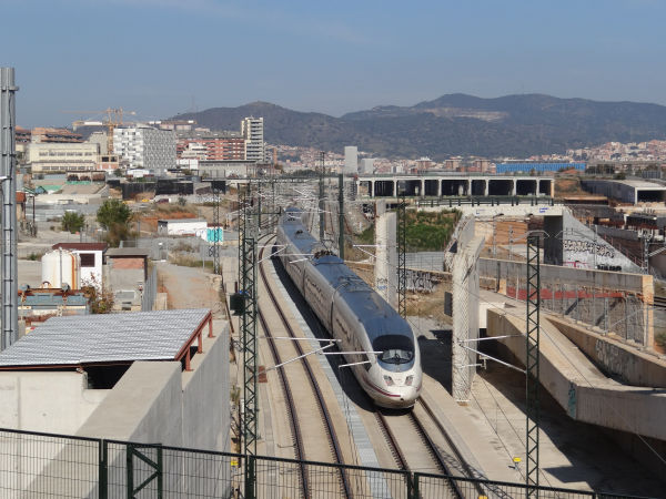 es-renfe-s103-barcelonaclot-141115-full.jpg