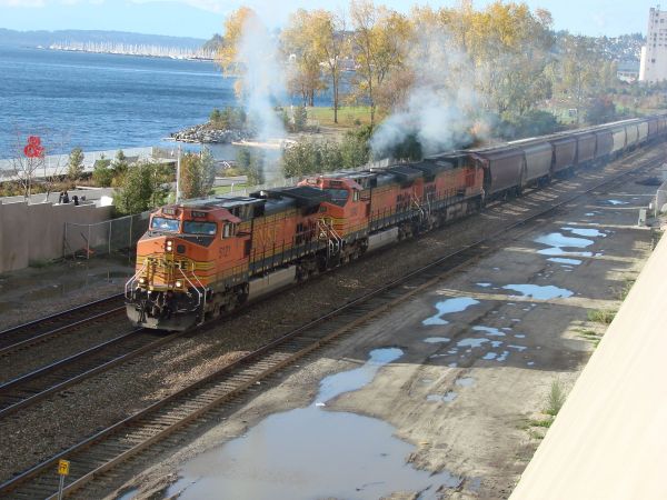 us-bnsf-5121+5048+4020-seattle-251007-pic2-full.jpg