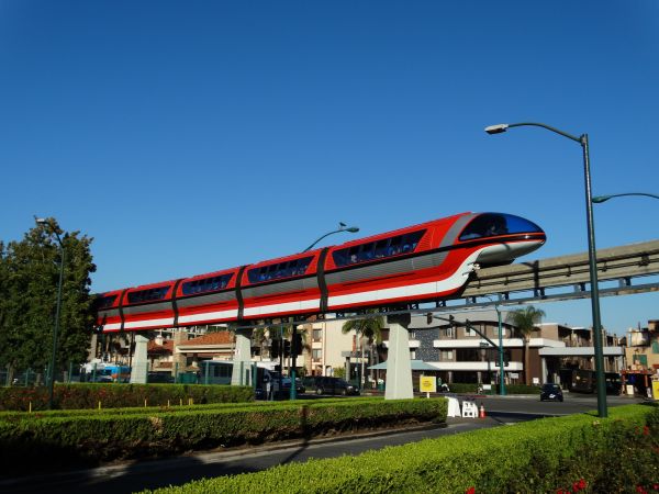 us-disneyland-monorail-271016-full.jpg