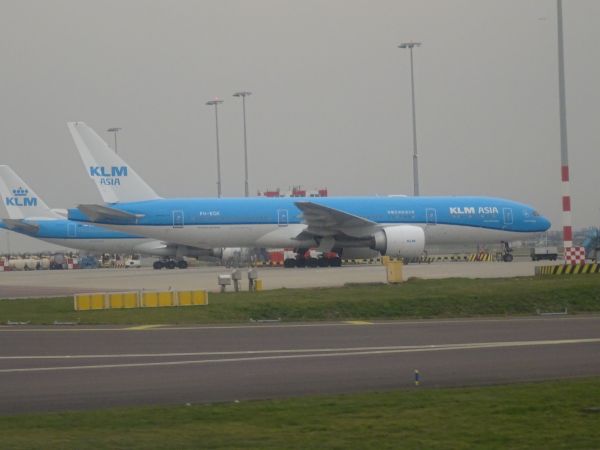 nl-klm-phbqk-schiphol-160322-full.jpg