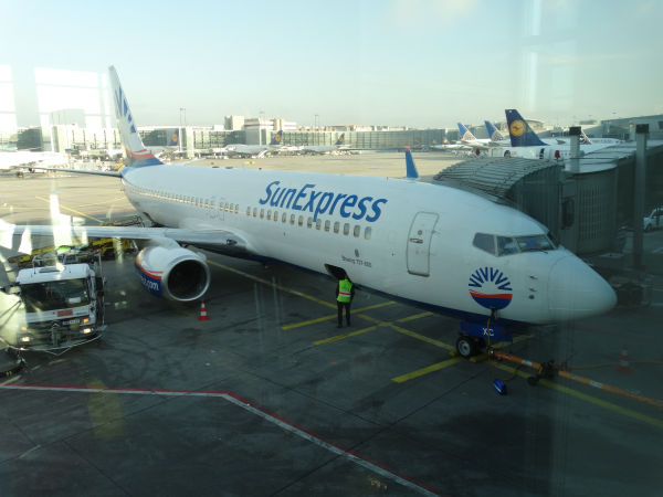 de-sunexpress-b737-800-frankfurt-201119-full.jpg