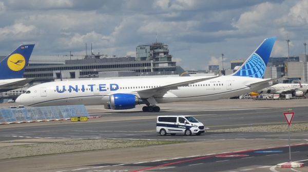 de-united-b787-frankfurt-290522-full.jpg