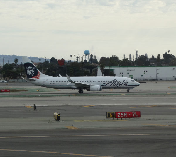 us-alaska-n533a9-lax-291016-full.jpg