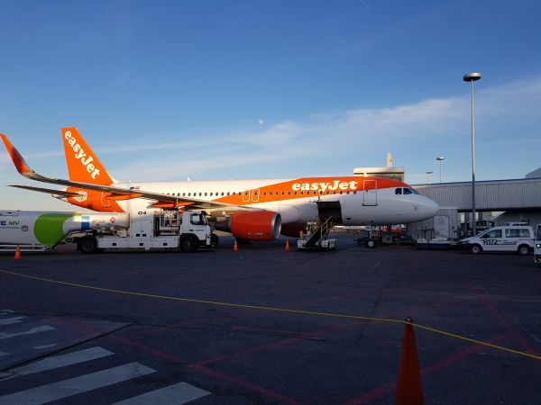 dk-easyjet-a320-kastrup-160519-full.jpg