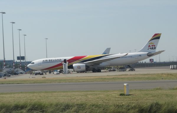 nl-airbelgium-oo_abf-schiphol-120623-full.jpg