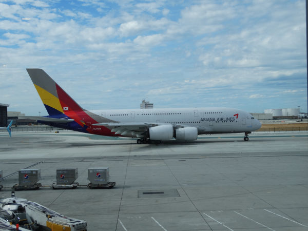 us-asiana-hl7634-lax-291016-full.jpg