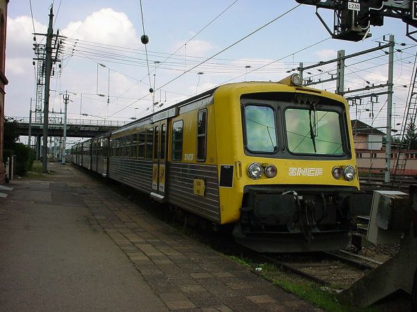 fr-sncf-ter-wagons-at-thionville-080902-full.jpg