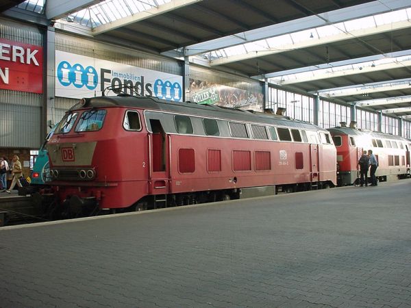 de-db-br218-muenchen_hbf-140602-full.jpg