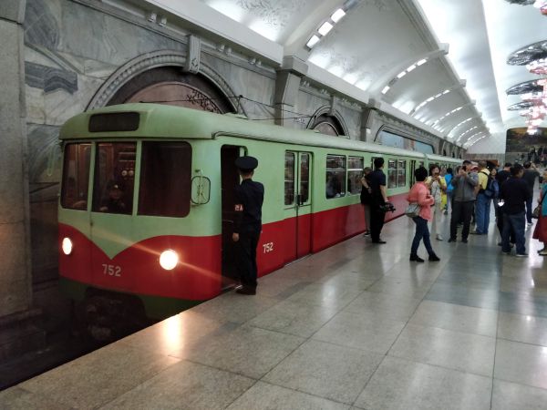 kp-pyongyang_metro-puhung_station-300518-markkusalo-pic2-full.jpg