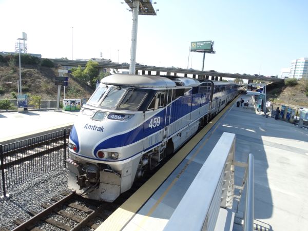 us-amtrak-surfliner-anaheim-251016-full.jpg