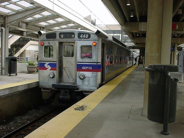 us-septa-r1-philadelphia-airport-160402-pic4-full.jpg