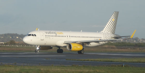 fr-vueling-ecmkm-paris_CDG-111119-full.jpg