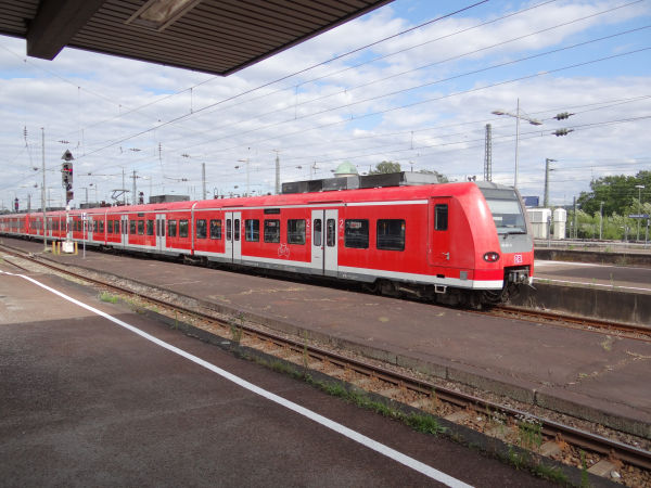 de-db-br425-karlsruhe_hbf-080715-full.jpg