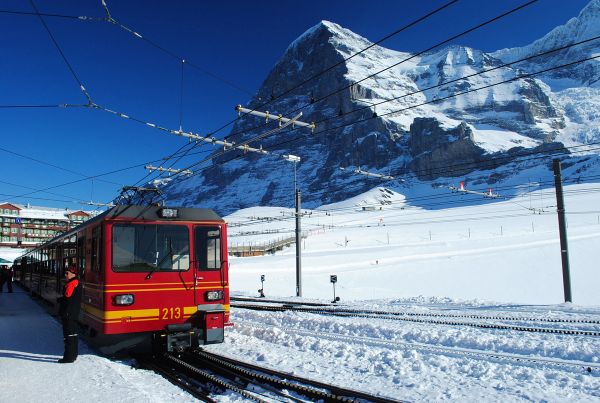 ch-jb-bdhe48-kleine_scheidegg-120212-salamanamanjaro-full.jpg