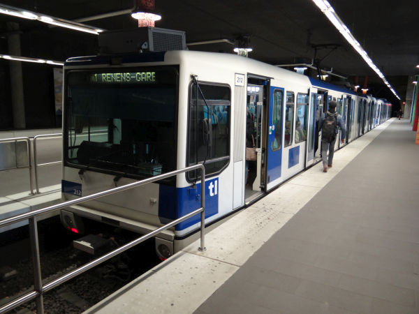 ch-lausannemetro-m1train-flon-040516-full.jpg