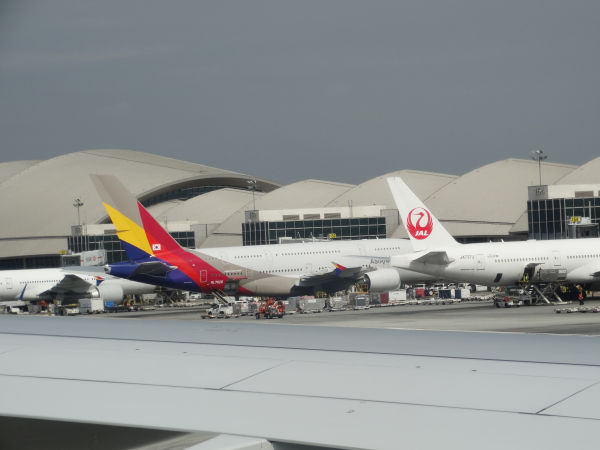 us-asiana-hl7626-lax-261016-full.jpg