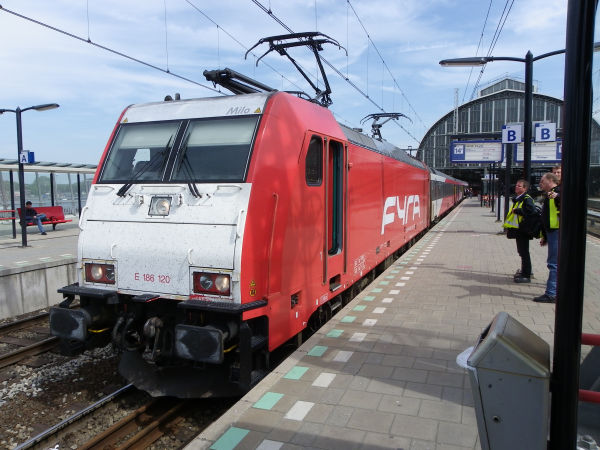 nl-hsa-e186-amsterdamcentraal-230511-pic2-full.jpg